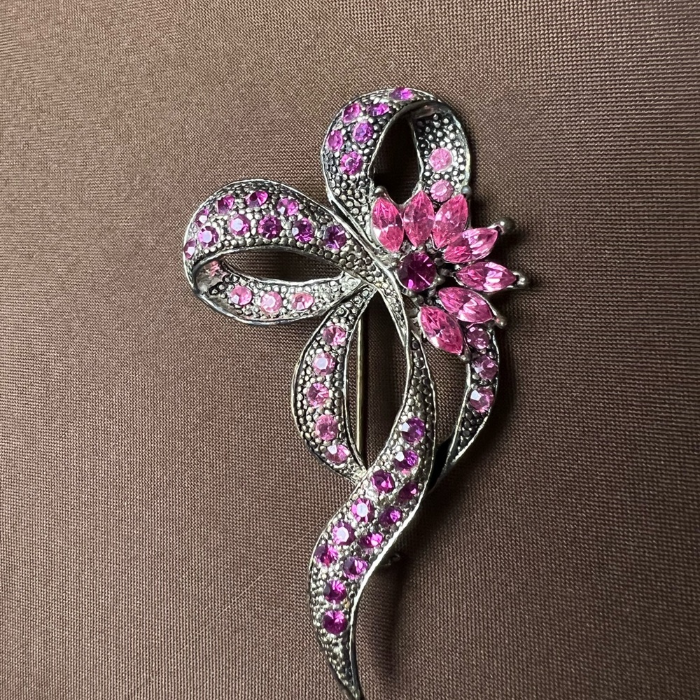Y2K Express Pink Rhinestone Ribbon Brooch – Early 2000s Statement Piece - Picture 3 of 3